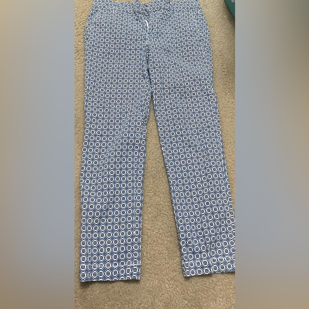The pants are JW style and they are blue, white, and black. They are a size 6